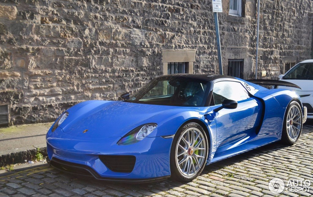 Porsche 918 Spyder Weissach Package