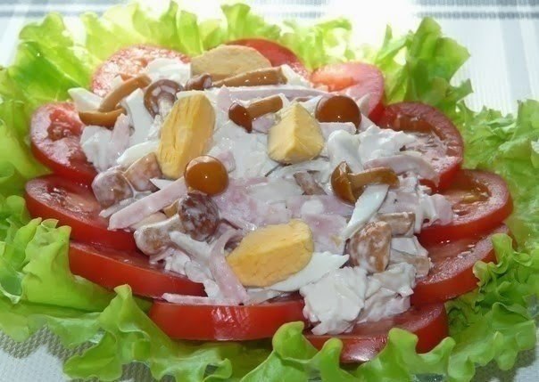 Салат с ветчиной "Мужская мечта" Ингредиенты: 200 гр ветчины 200 гр куриного филе 200 гр ...