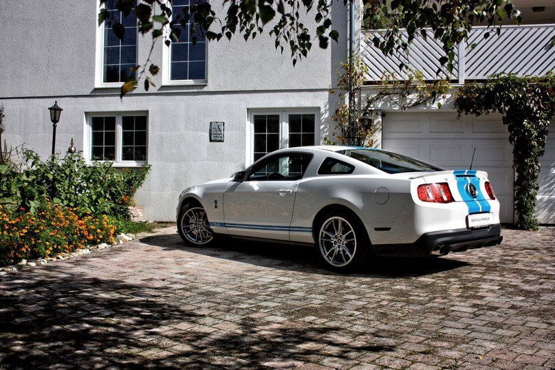 Ford Mustang GT - 5