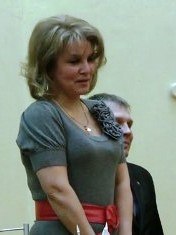 Анна Ахматова.И упало каменное словоНа мою еще живую грудь.Ничего, ведь я была готова.Справлюсь с ...