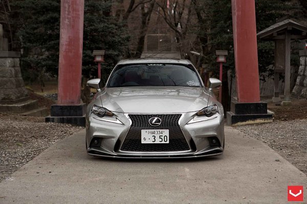 Lexus IS.