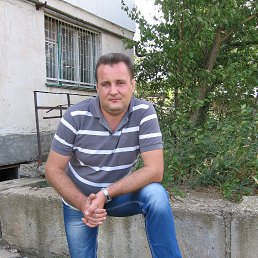 Олег, 42, Феодосия