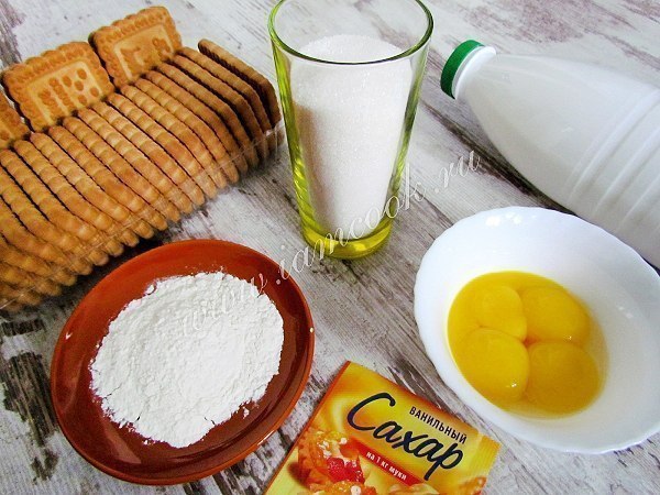 ТОРТ ИЗ ПЕЧЕНЬЯ С ЗАВАРНЫМ КРЕМОМ.Песочное печенье (прямоугольное) - 35 штук;молоко - 700 мл;сахар - ... - 2