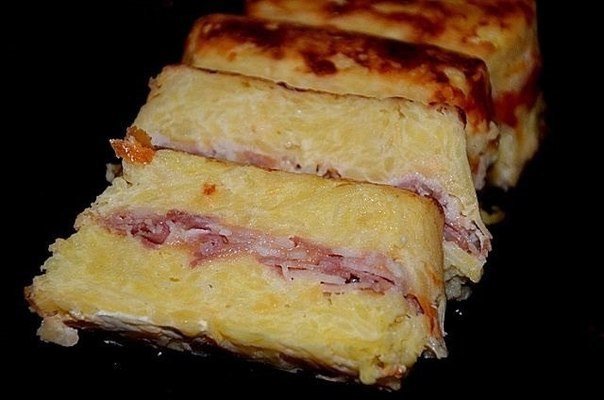 Картофельный террин с беконом.Ингредиенты:-7 крупных картофелин-1 яйцо-2 ст. л сметаны-200 г. ...