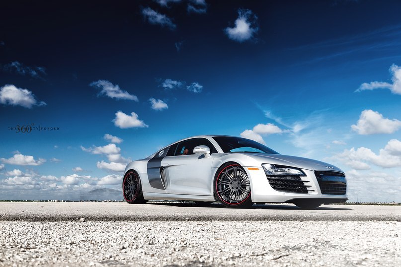 Audi R8.