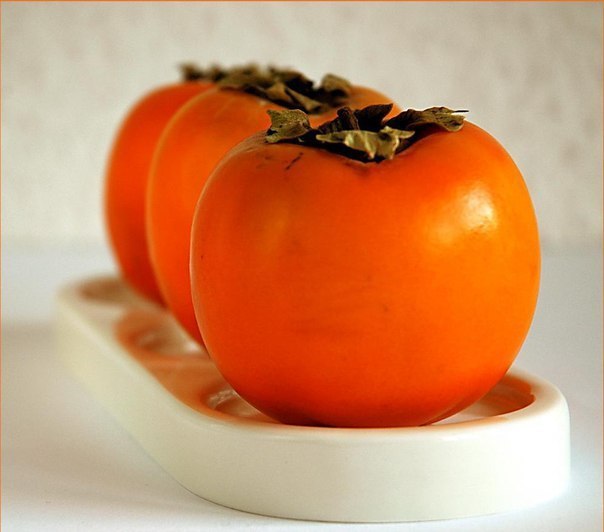 Хурма. Полезные свойства.Хурма имеет не только приятный вкус, но и содержит огромное количество ...