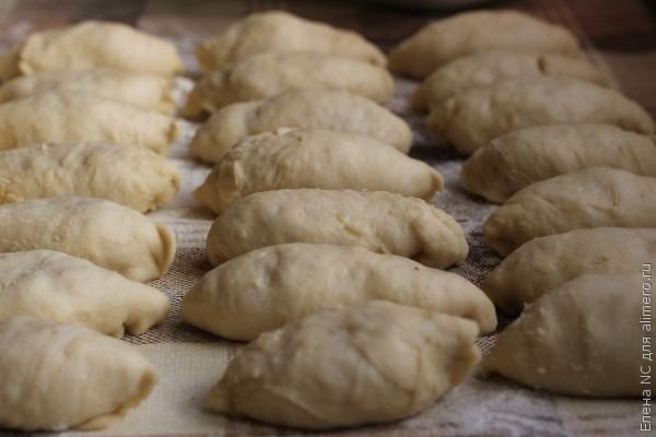 Жареные пирожки с мясом.Ингредиенты Для теста:Молоко — 300 млЯйца куриные — 2 шт.Растительное масло ... - 6
