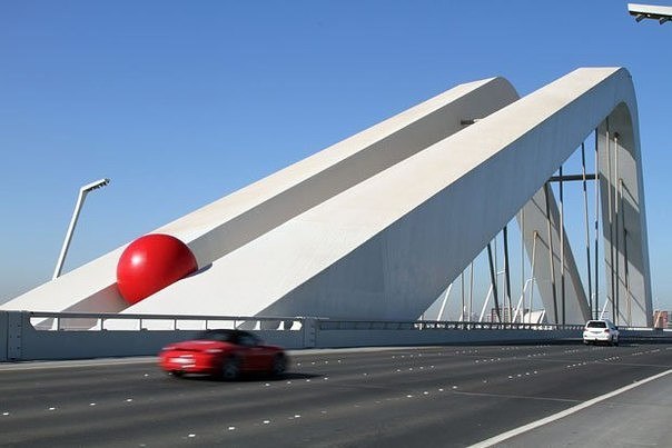 Kurt Perschke -   RedBall project.  (. installation - . - ...