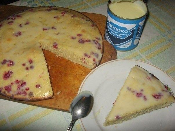 Манник со сгущёнкой.Ингредиенты:1 стак. муки1 стак манки1 стак. кефира3/4 стак. сахара2 яйца1 ч.л. ...