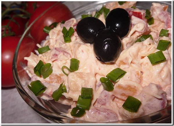 ТОП-10 САМЫХ БЫСТРЫХ САЛАТОВ! 1. Салатик из крабовых палочек с помидорами Продукты: - Крабовые ... - 9
