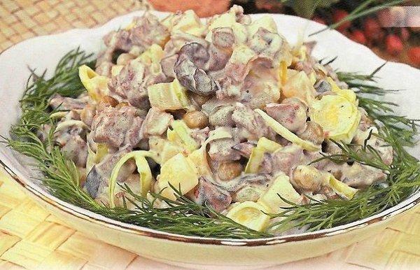 Салат мясной с грибами.Ингредиенты:мясо - 100 гкартофель - 1 шт.шампиньоны - 100 гзеленый горошек ...