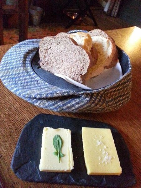 The Garden Kitchen, Клитеро, Великобритания . Ресторан с необычной подачей обычных блюд: - хлеб в ...