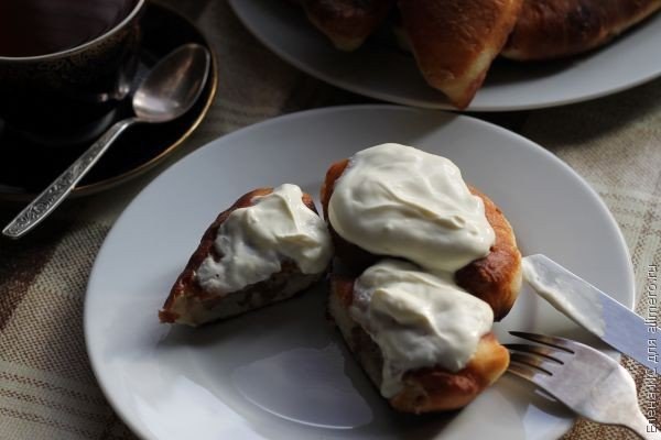 Жареные пирожки с мясом.Ингредиенты Для теста:Молоко — 300 млЯйца куриные — 2 шт.Растительное масло ...