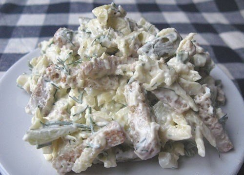 Сырный салат с сухариками. Сырный салат с сухариками – очень сытный, так что им без проблем можно ...
