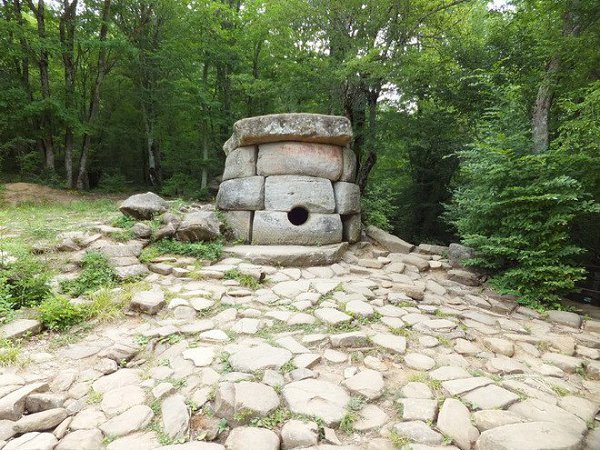 Дольмены Краснодарского края.Дольмены – это погребальные либо культовые сооружения, чей возраст ... - 2