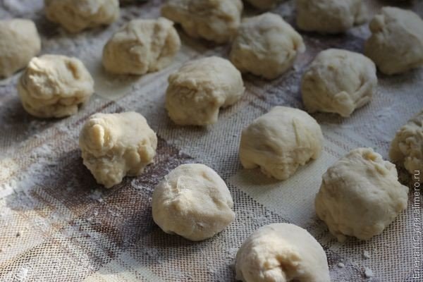 Жареные пирожки с мясом.Ингредиенты Для теста:Молоко — 300 млЯйца куриные — 2 шт.Растительное масло ... - 4