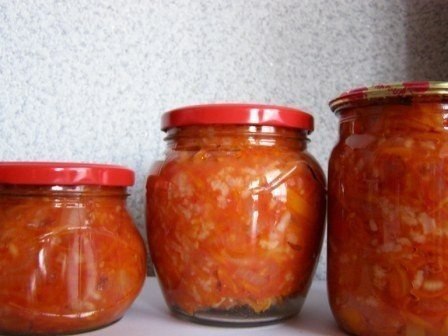САЛАТ С РИСОМ МАМИН.4 кг помидор - перемолоть на мясорубке1,5 кг моркови - на крупной тёрке1 кг лука ...