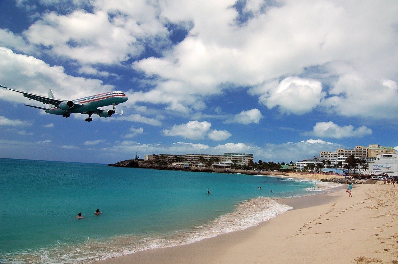 Maho Beach -       .      300   -. ... - 6