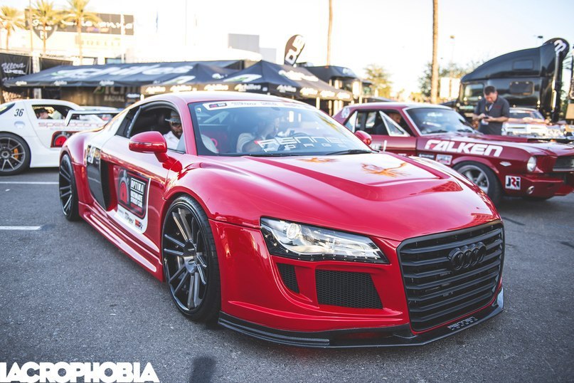 Audi R8.