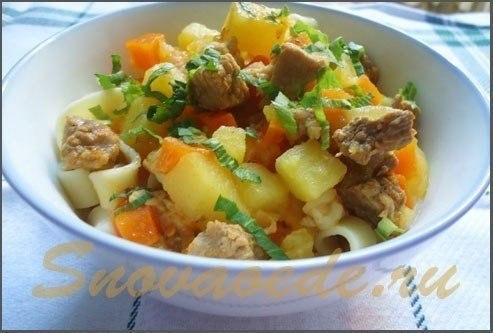 Лагман.Лагман готовят из мяса, преимущественно баранины или говядины , различных овощей и ...
