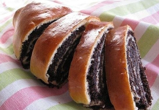 Творожный рулет с маком.Ингредиенты:- мука 250 г- творог 125 г- сахар 50 г- соль щепотка.- ...