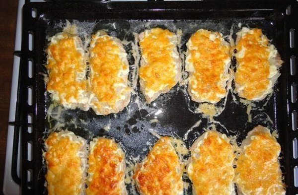 МЯСО ПО-ФРАНЦУЗСКИ.Ингредиенты: мясо – 500 гр. (я беру свиную вырезку – аккуратненький кусочек) лук ... - 5