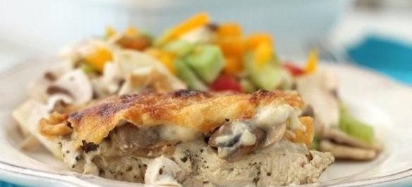 Куриное филе под соусом бешамель с шампиньонами.на 100г - 139 ккалБ/Ж/У - ...
