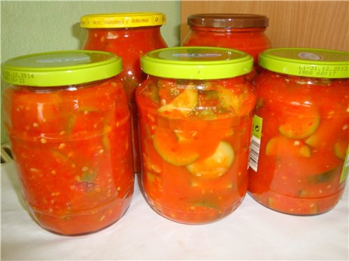 Салат из кабачков в томатном соусе. Состав:на 3 кг обработанных кабачков:Сладкий перец – 1 ...