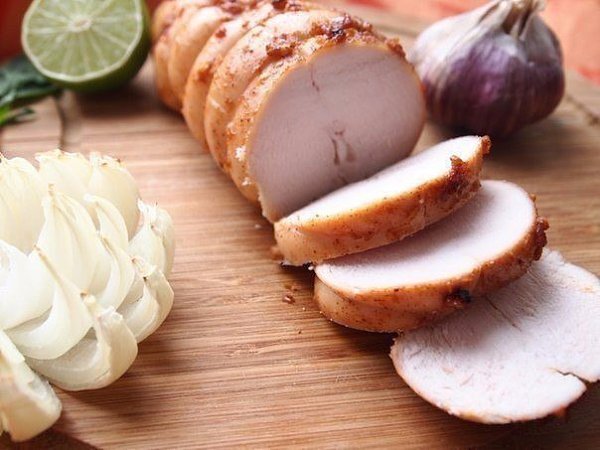 Куриная пастрома.Ингредиенты: 1 шт. грудка куриная (без кости) 2 ст. молоко коровье 3 ч.л. соль 1 ... - 2