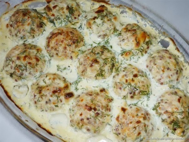 Легкие тефтели с начинкой и вкусным соусом.Ингредиенты:Грудка куриная (индейки) - 900гр.Гречневая ...