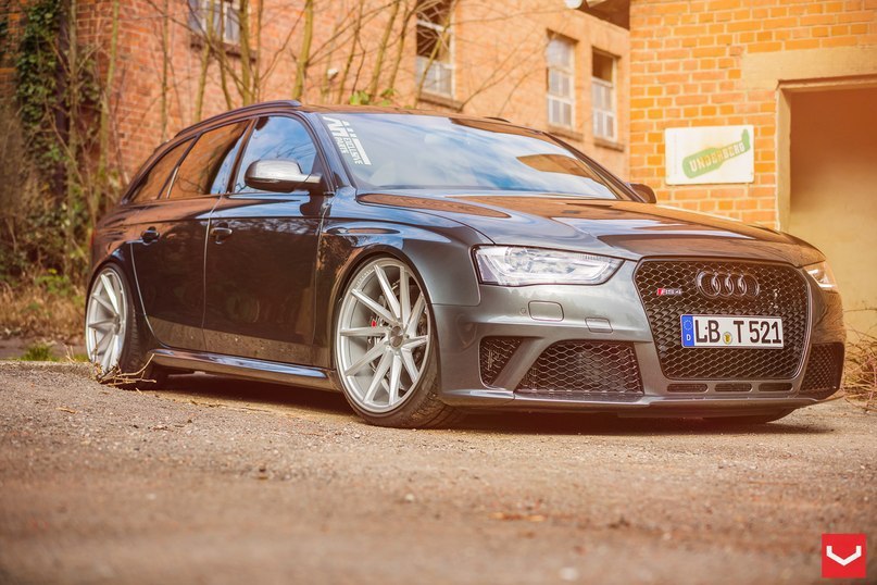 Audi RS4 Avant - 7
