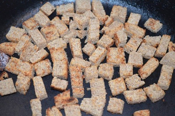 Салат с фасолью, сыром и сухариками. Салат с фасолью, сыром и сухариками - вкусный и сытный салат. ... - 4