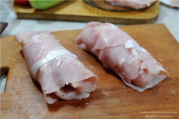 Куриный рулет.В этот раз продукты были следущие:- куриная грудка - 3шт- цукини- кабачек- помидоры- ... - 4