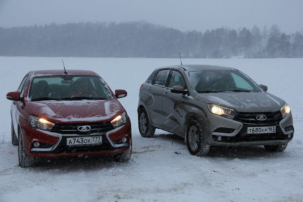 Lada Xray  Lada Vesta.http://xraycars.ru/lada-xray-protiv-lada-vesta/