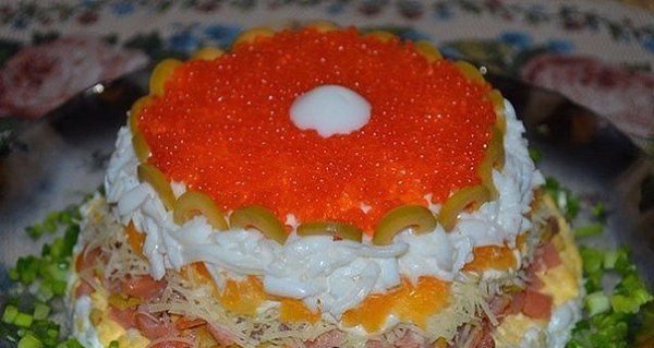 5 НЕВЕРОЯТНО ВКУСНЫХ САЛАТОВ.1) Слоеный салат «Жемчужина» ИНГРЕДИЕНТЫ: 200 г. слабосоленой семги; ...