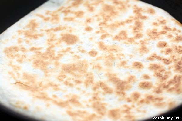 Тортилья с мясом.Ингредиенты:Лук репчатый (100 г) — 1 шт. Кукурузное масло — 30 млГовяжий фарш — 400 ... - 8