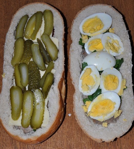 ФАРШИРОВАННЫЙ БАТОН. ИНГРЕДИЕНТЫ 1 батон котлеты мясные яйца куриные отварные маринованные огурчики ... - 2
