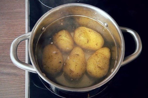 Фаршированные шампиньоны.Ингредиенты:Шампиньоны - 16 шт.Картофель - 3 шт.Сыр - 150 гМайонез - 3 ... - 3