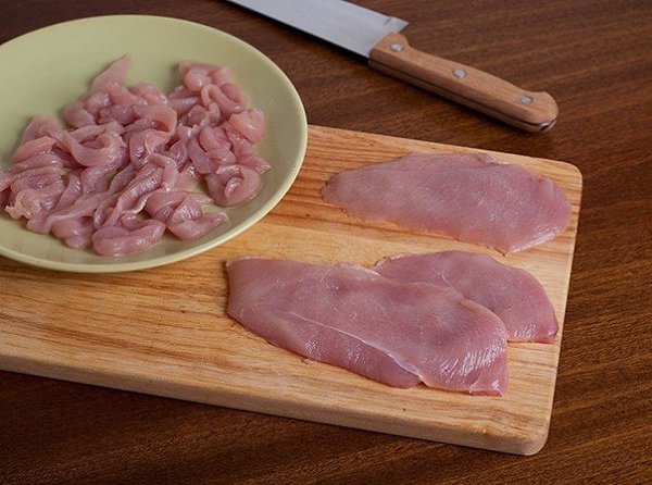 Теплый салат с курицей.Ингредиенты:(на 4 порции)400 г филе куриной грудки1 луковица4 отварных ... - 2