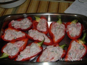 Курица в перце.Необходимо:Болгарский перец (крупный) – 4-5 шт.Филе курицы — 1 шт.,Помидор ... - 6