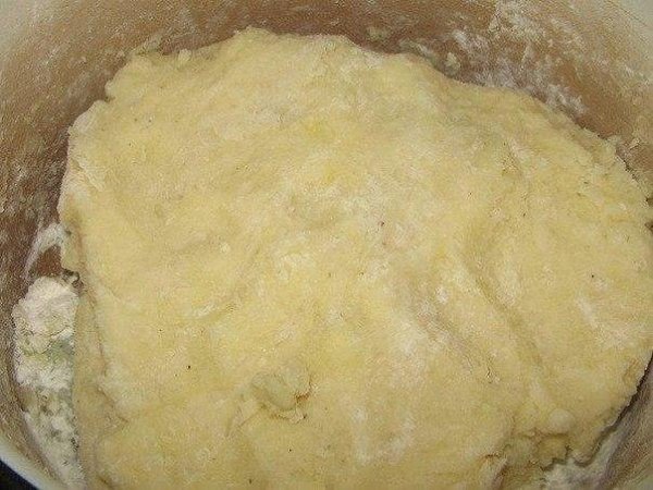 Сосиски в картошке.Ингредиенты:4 средних, отваренных в мундире картофелины;3 сосиски;2 яйца;3-4 ст. ... - 3
