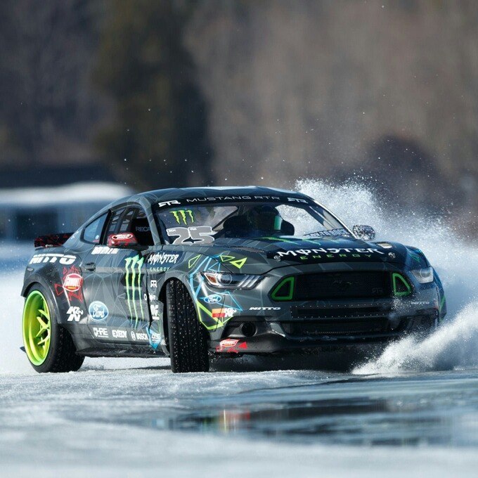Mustang RTR Drifting on Ice - 2