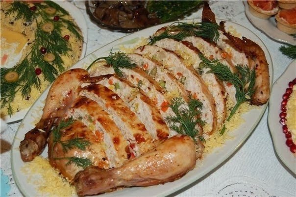 Курица фаршированная ветчиной и сыром.Ингредиенты:-курица - 1 шт,-соль,-перец,-майонездля ...