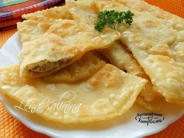 САМЫЕ ВКУСНЫЕ ЧЕБУРЕКИ.Ингредиенты: мука - 3 стакана (емкость - 250 мл); вода холодная - 1 стакан; ...
