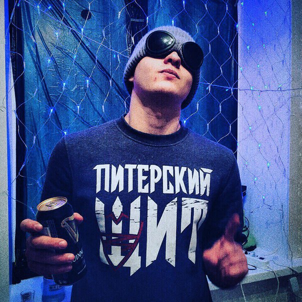 Не надо в меня влюбляться, Во мне нет ничего святого. Я как все могу ошибаться И послать к черту ...