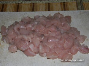 Курица в перце.Необходимо:Болгарский перец (крупный) – 4-5 шт.Филе курицы — 1 шт.,Помидор ...