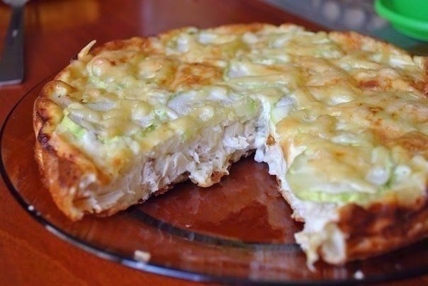 Лёгкий куриный пирог. Ингредиенты: Вареное куриное филе — 300 г Мука — 50 г Яйцо (некрупное) — 2 шт. ...