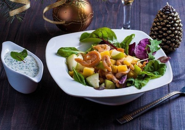 Теплый салат с курицей.Ингредиенты:(на 4 порции)400 г филе куриной грудки1 луковица4 отварных ...