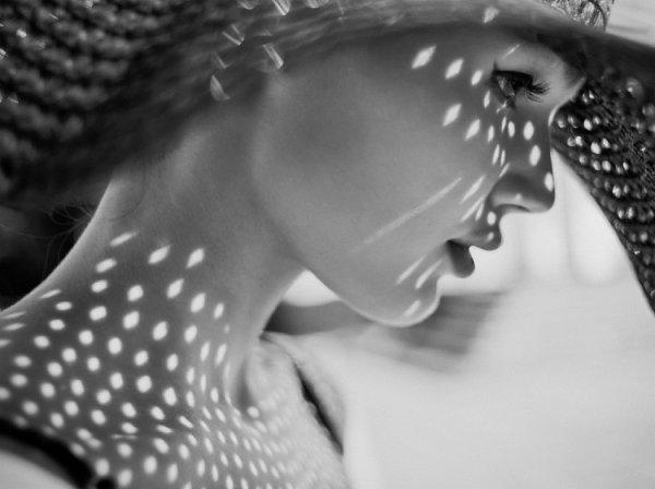 — И долго ты еще будешь искать своего мужчину? — Лучше всю жизнь искать своего человека, чем вечно ...