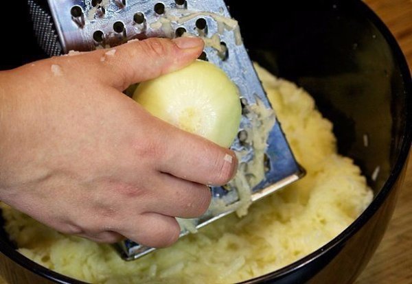 Картофельная запеканка с фаршем из индейки.Ингредиенты:400 г фарша из индейки2 зубчика чеснока600 г ... - 4